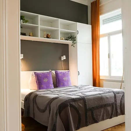 Historic City Center Boutique Apartment 7 - Free Parking - Schlossberg View - By Casa Momo