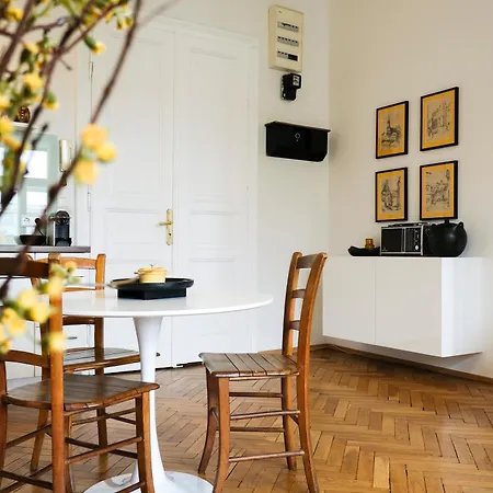 City Center Boutique Apartment 7 - Free Parking - Schlossberg View - By Casa Momo * Graz