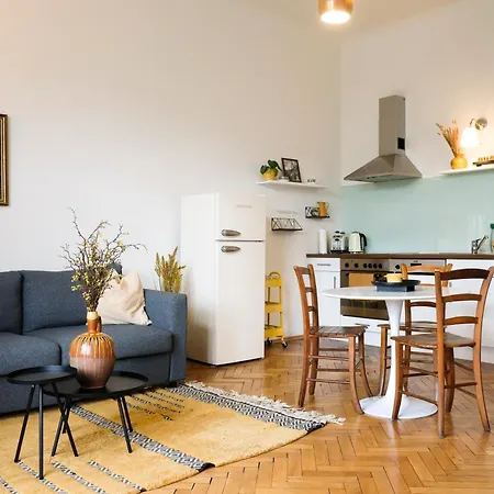 Stilvolles Apartment Im Zentrum Mit Parkplatz Διαμέρισμα *